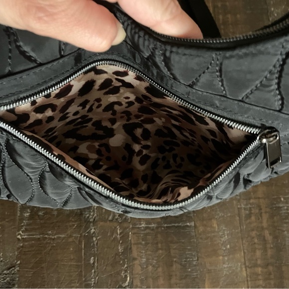 Black crossbody purse with adjustable strap - Picture 3 of 7